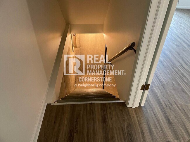 Building Photo - Modern Comfort Meets Peaceful Living