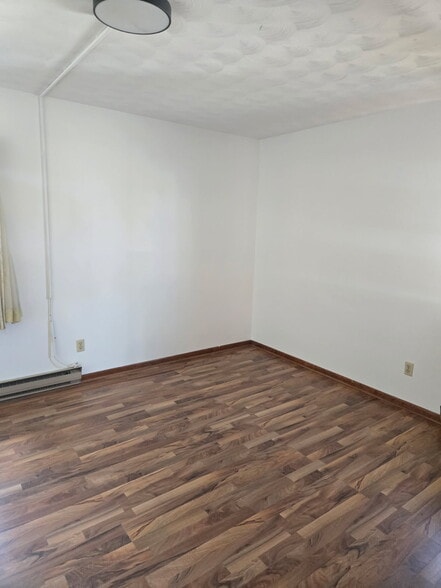 2nd Befroom - 103 S Spring St