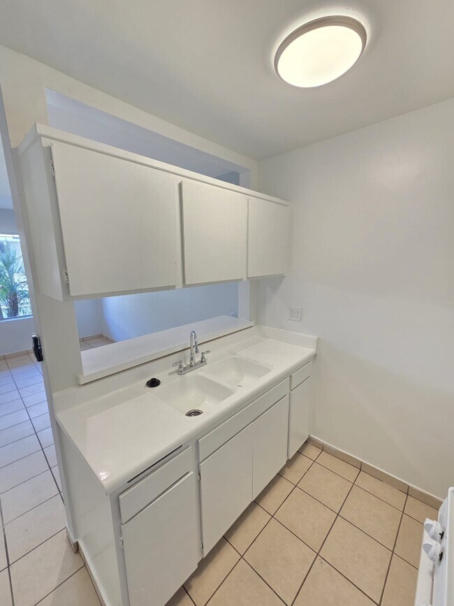 Building Photo - 4660 Kester Ave