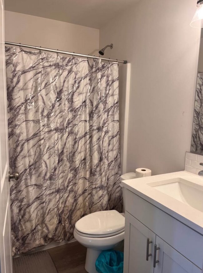 Building Photo - Fully Furnished Short-Term Rental | All Ut...