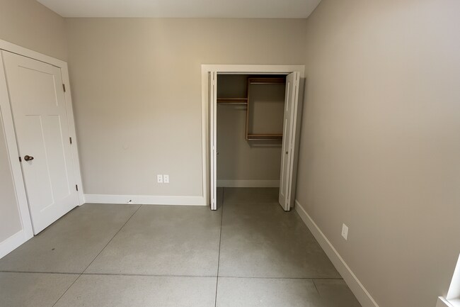 Building Photo - 8182/84 E 34th Ct S