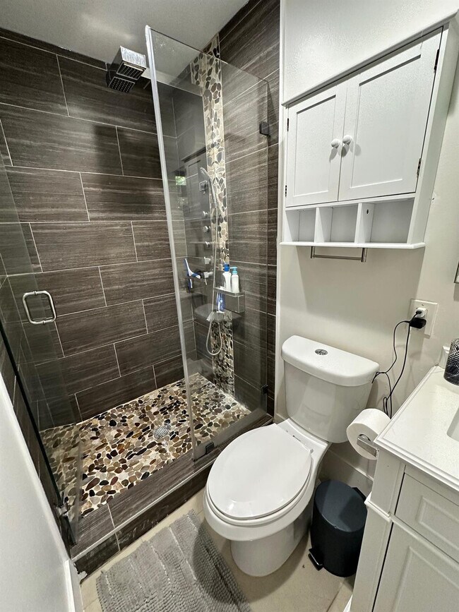 Building Photo - 2300 SW 43rd Terrace