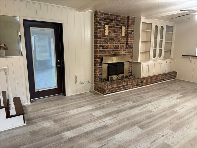 Building Photo - 3232 Parkwood Dr