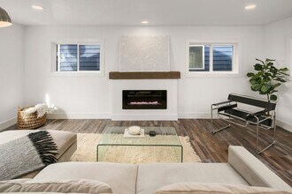 Building Photo - Beautiful Home in Seward Park!