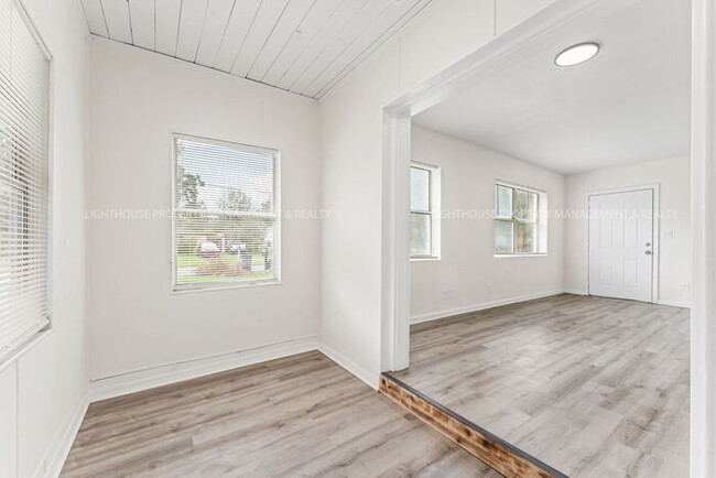 Building Photo - AFFORDABLE AND FULLY RENOVATED 3 BED 1 BATH