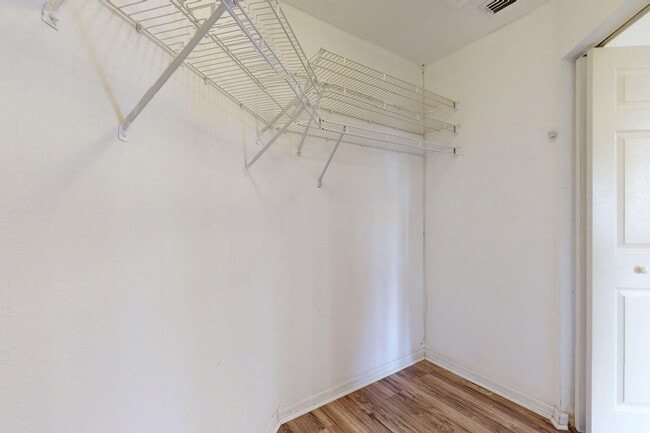 Building Photo - 967 SE Browning Ave