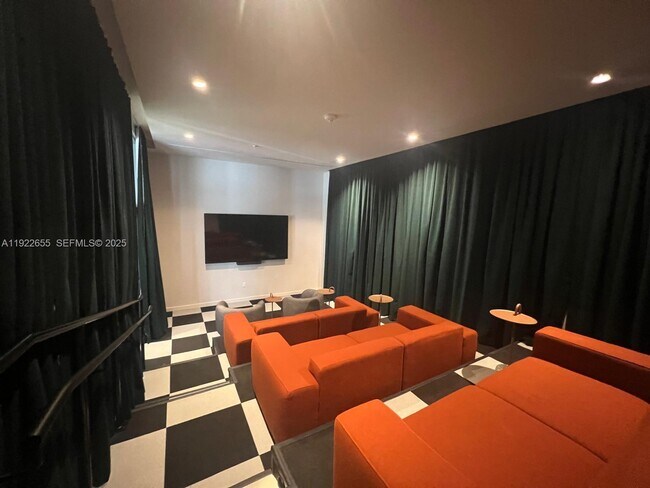 Building Photo - 11 NE 6th St