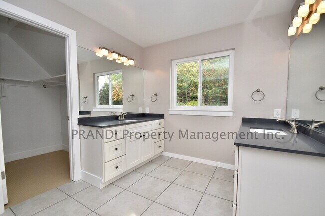 Building Photo - Country Club San Rafael Home with Pool and...