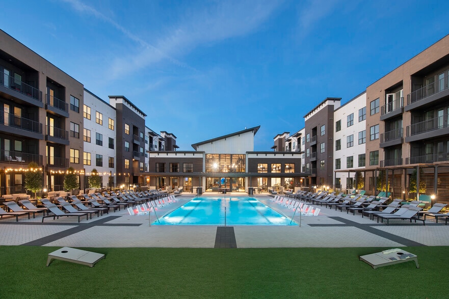 Primary Photo - Artistry Design District