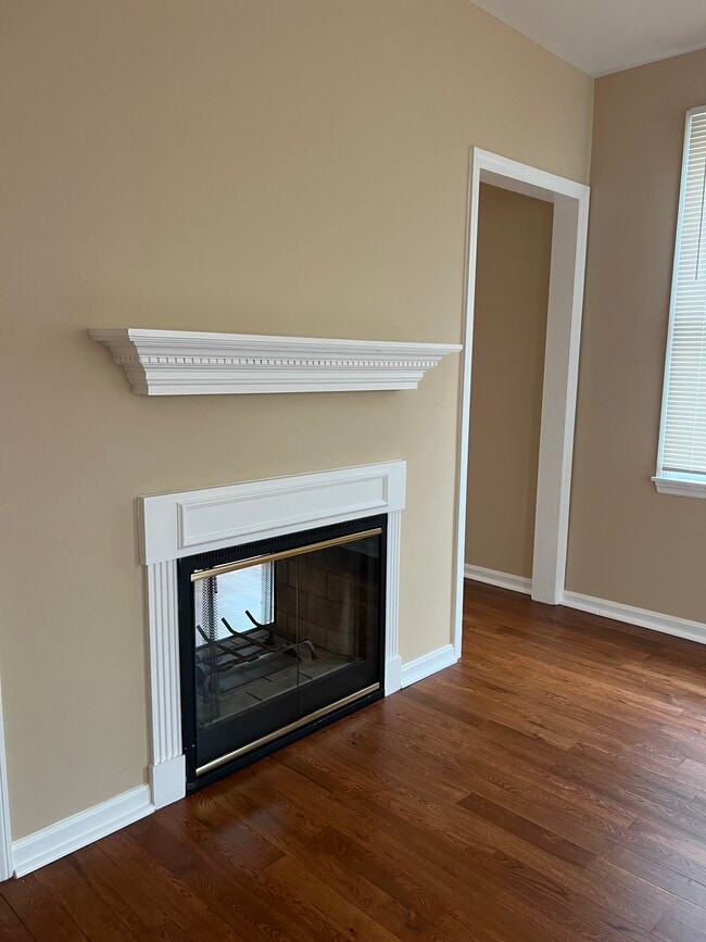 Building Photo - 54 W Sharon Rd