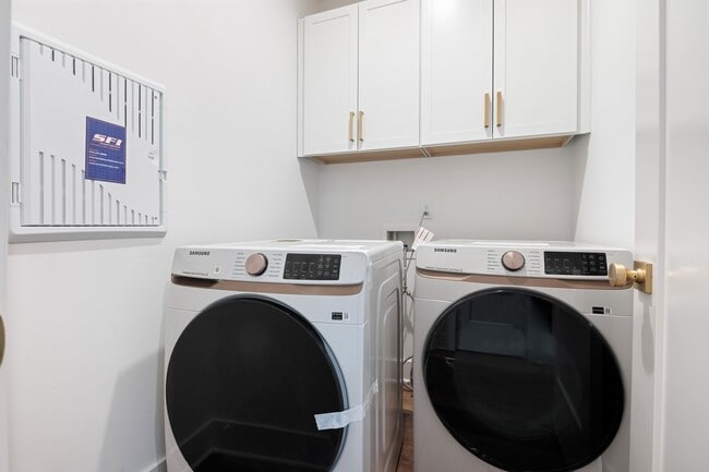 Building Photo - Modern 4-bedroom, 4-bathroom Home in Durham, NC