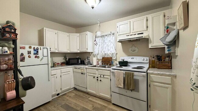 Building Photo - Available January 2026! 1 Bedroom, Main Street Macedon