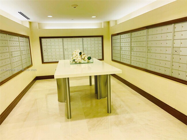 Building Photo - 1060 Brickell Ave