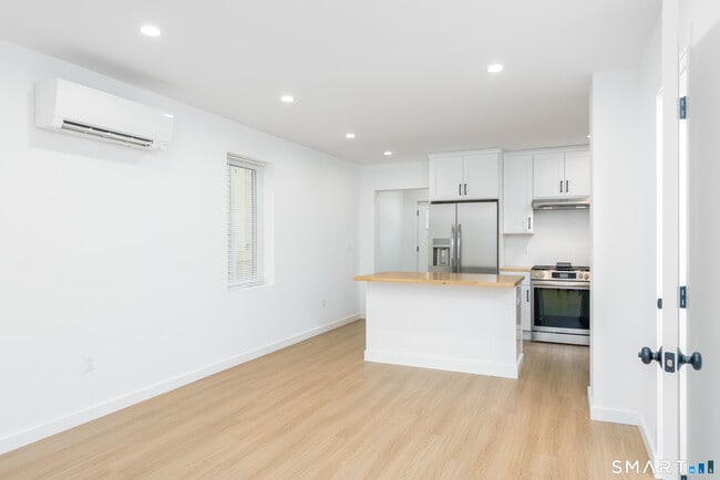 Building Photo - 28 Townsend St