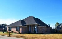 Building Photo - Lovely Home for Lease in Plantation Trace Garden Homes - Bossier City, LA 71112