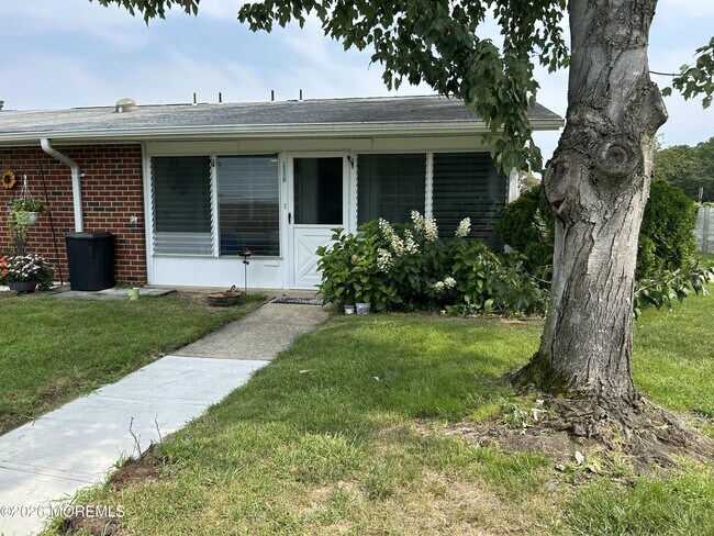 Building Photo - 1211D Shetland Dr