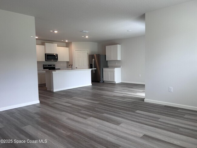 Building Photo - 2398 Angel Rd