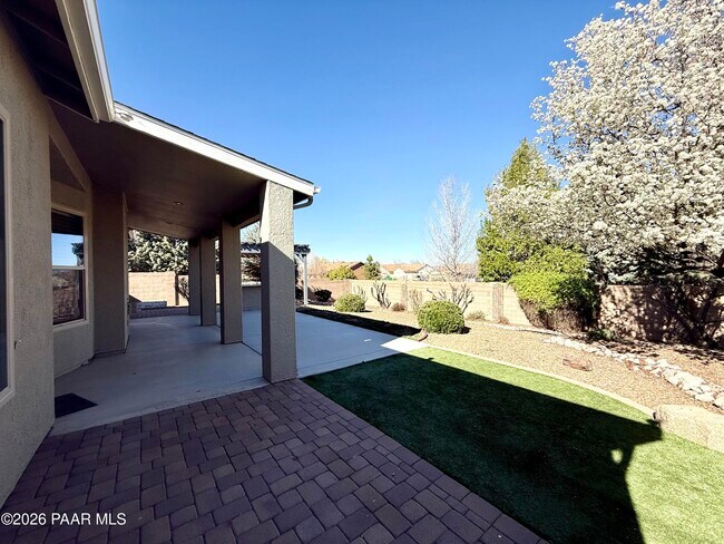 Building Photo - 7861 N Rambling Ln