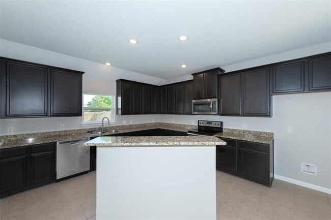 Building Photo - 1349 Twin Estates Dr
