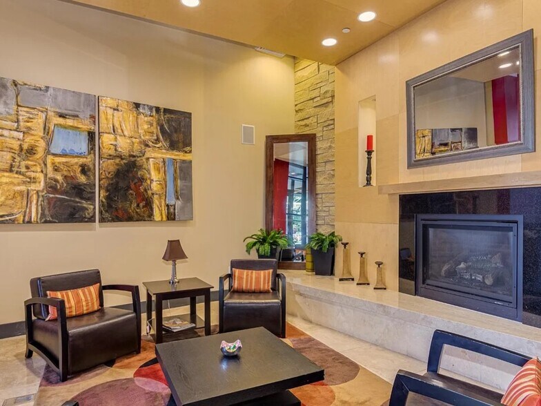 Building Photo - 310 S 4th St