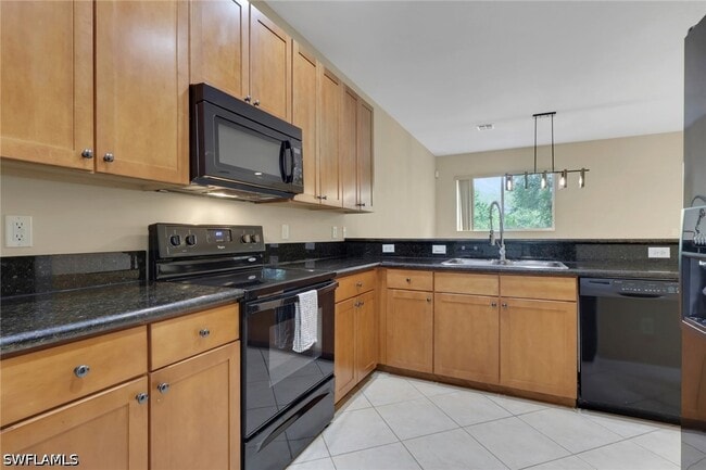 Building Photo - 10260 Olivewood Way