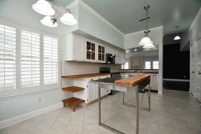 Building Photo - 12814 Ashford Meadow Dr