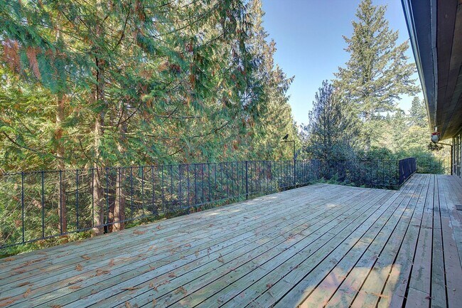 Building Photo - 3Bd/2.75Ba Maple Valley House