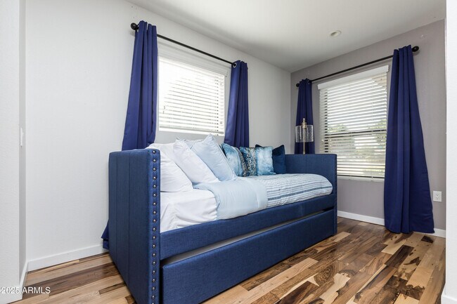 Building Photo - 6924 E Mariposa Dr