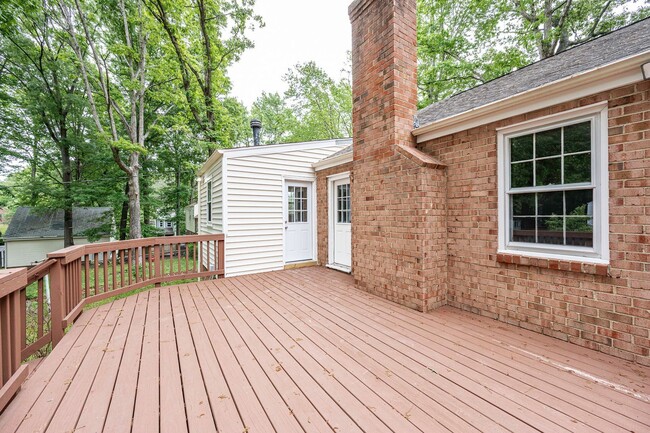 Building Photo - Charming 3BR Home with Hardwood Floors, Fireplace & Bright Living Spaces in Midlothian