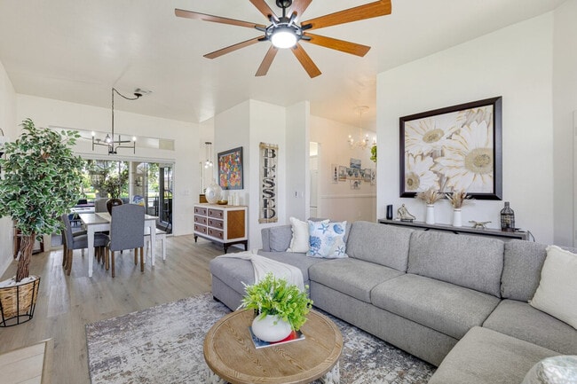 Building Photo - 533 SE 21st Ave