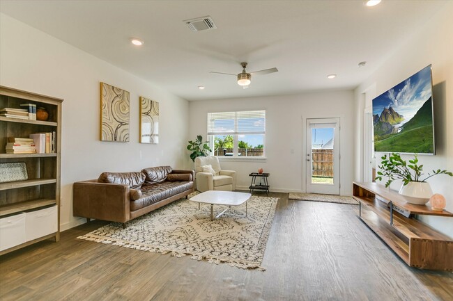 Building Photo - 14409 Cantarra Dr