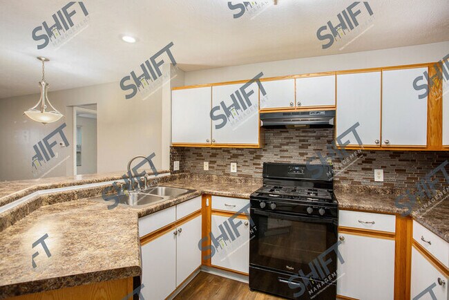 Building Photo - 3065 Poplar Creek - Updated Condo
