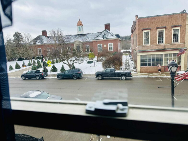 Building Photo - 160 N Main St