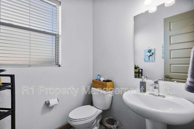 Building Photo - 1551 Corta Corona