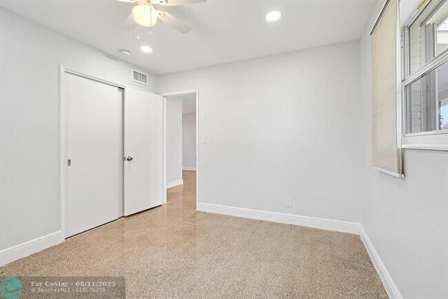 Building Photo - 530 NE 46th St