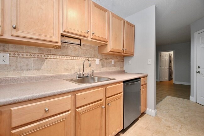 Building Photo - 200 Market St