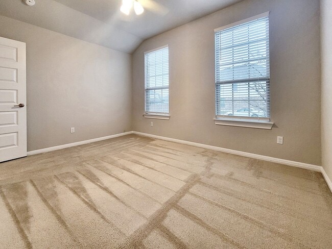 Building Photo - Beautiful Solar-Powered 4BR / 2BA Home – Big Backyard & Modern Kitchen