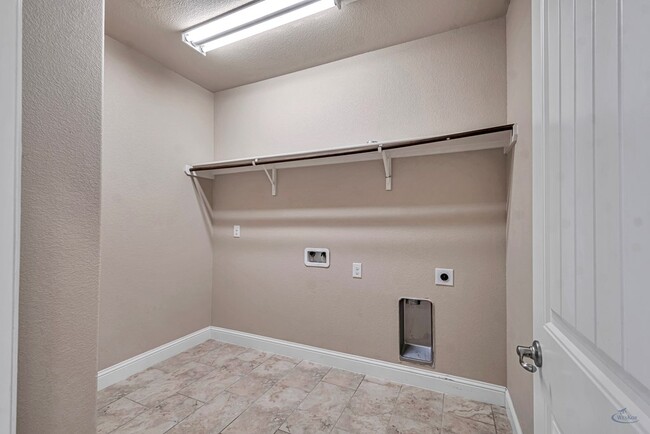 Building Photo - 7041 XIT Ranch Rd