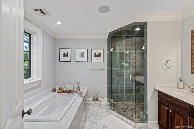 Building Photo - 12 Bishop Park Rd