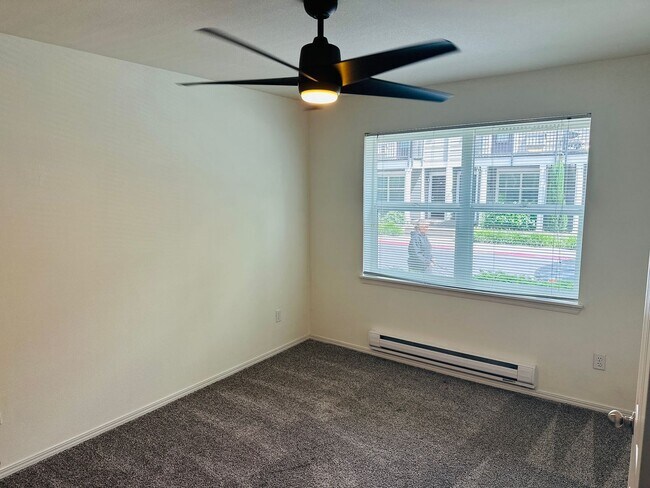 Building Photo - 1712 SE Halyard Ln