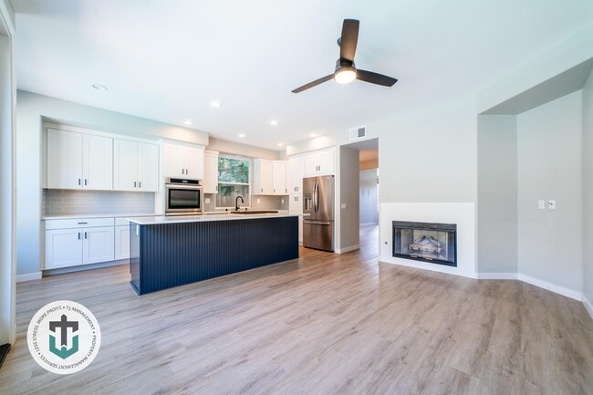 Building Photo - 15804 Caminito Cantaras