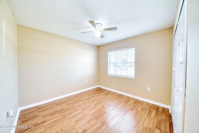 Building Photo - 5628 Loma Vista Dr W