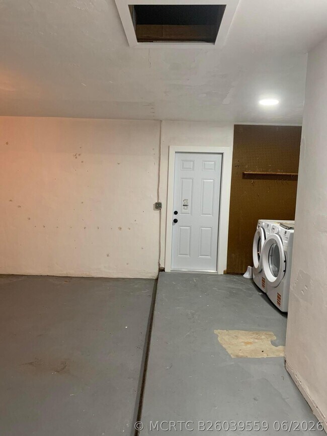 Building Photo - 4005 NW 76th Ave