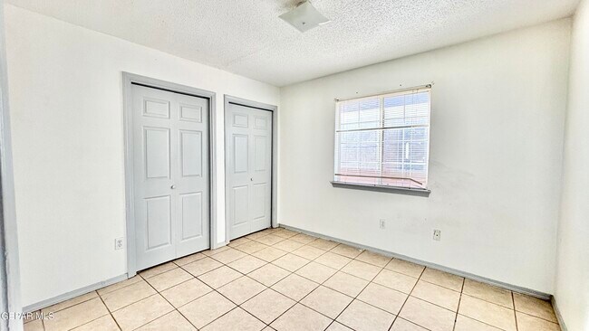 Building Photo - 2717 Idalia Ave