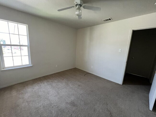 Building Photo - 1612 Inca Dr