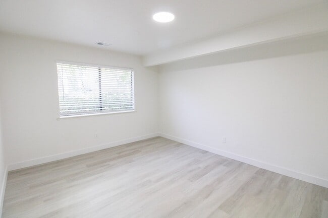 Building Photo - 2 Bed, 2 Bath Townhome in San Luis Obispo!