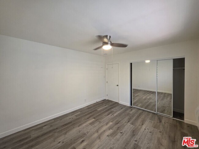 Building Photo - 10734 Palms Blvd
