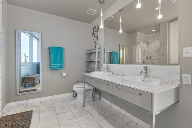 Building Photo - 4471 Dean Martin Dr