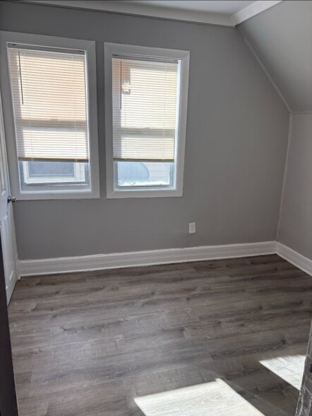 Building Photo - 7111 S Greenwood Ave