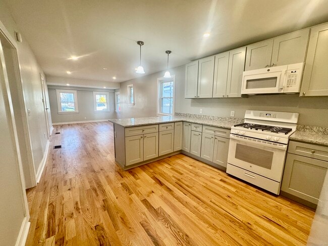 Building Photo - 109 Churchill St